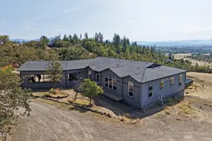 1234 Wedgewood Dr, Eagle Point, OR 97524 - Photo 1