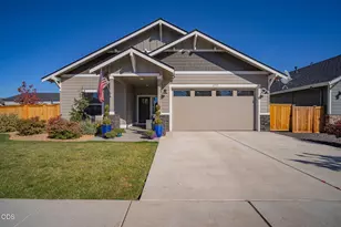 1777 NW Hemlock Ave, Redmond, OR 97756 - Photo 2