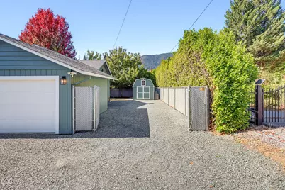 529 Broadway Street, Rogue River, OR 97537 - Photo 34