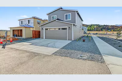 944 Honey Bee Street, Medford, OR 97501 - Photo 40