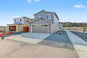 944 Honey Bee St, Medford, OR 97501 - Photo 40