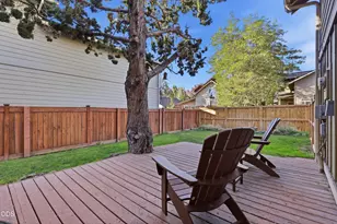 21332 Oakview Dr, Bend, OR 97701 - Photo 18