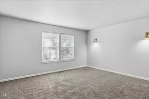 21328 Oakview Dr, Bend, OR 97701 - Photo 32