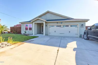 7594 27th Street, White City, OR 97503 - Photo 2