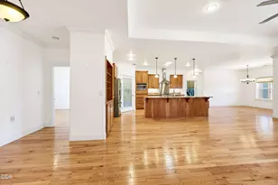 421 Stone Pointe Dr, Central Point, OR 97502 - Photo 10