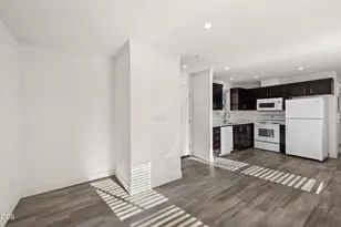 460 Arnos St, Talent, OR 97540 - Photo 4
