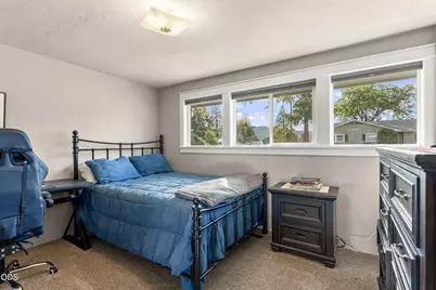 910 Crown Avenue, Central Point, OR 97502 - Photo 18