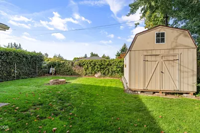 910 Crown Avenue, Central Point, OR 97502 - Photo 24
