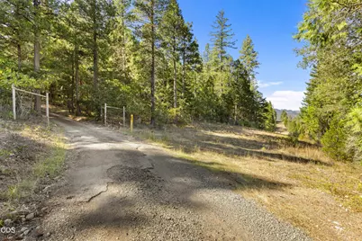 2602 Winona Road, Grants Pass, OR 97526 - Photo 10