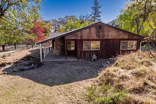 4754 Glen Echo Wy, Central Point, OR 97502 - Photo 2