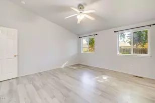 752 NE Nickernut Pl, Redmond, OR 97756 - Photo 20