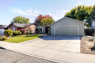 752 NE Nickernut Pl, Redmond, OR 97756 - Photo 2