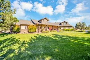 18853 SW Sisters Pl, Powell Butte, OR 97753 - Photo 4