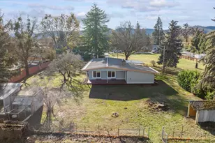 2554 W Stewart Ave, Medford, OR 97501 - Photo 32