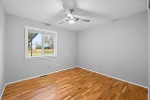 2554 W Stewart Ave, Medford, OR 97501 - Photo 22