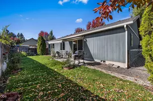 444 SW 28th St, Redmond, OR 97756 - Photo 18