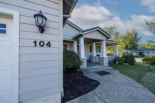 104 Glenwood Dr, Eagle Point, OR 97524 - Photo 6