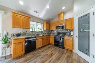 104 Glenwood Dr, Eagle Point, OR 97524 - Photo 12