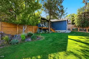 1571 NE Butler Market Rd, Bend, OR 97701 - Photo 2