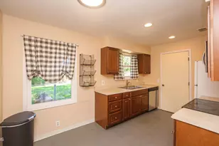 716 Hamilton St, Medford, OR 97501 - Photo 6