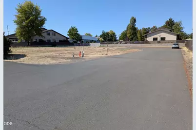 1233 Corona Avenue, Medford, OR 97504 - Photo 6