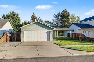 1259 Applegate Ln, Medford, OR 97501 - Photo 2
