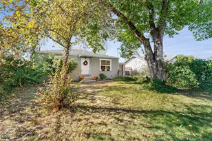 241 Marion Ln, Grants Pass, OR 97527 - Photo 10
