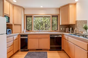 57654 Cottonwood Ln, Sunriver, OR 97707 - Photo 8