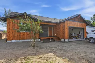 1082 NW 10th St, Prineville, OR 97754 - Photo 2