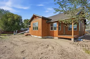 1082 NW 10th St, Prineville, OR 97754 - Photo 8