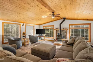 19152 Clear Springs Way, Crescent Lake, OR 97733 - Photo 2