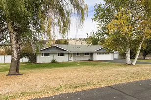 5220 Mason Ln, Klamath Falls, OR 97601 - Photo 2