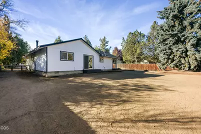 231 SE Airpark Drive, Bend, OR 97702 - Photo 32