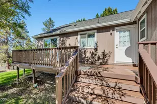 247 SE Hill Top Dr, Grants Pass, OR 97527 - Photo 14