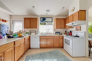 247 SE Hill Top Dr, Grants Pass, OR 97527 - Photo 8