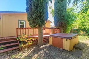 321 Clay St, Ashland, OR 97520 - Photo 24
