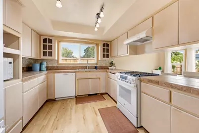 1896 Canyon Avenue, Medford, OR 97504 - Photo 12