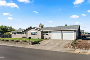 1163 N 3rd St, Central Point, OR 97502 - Photo 1