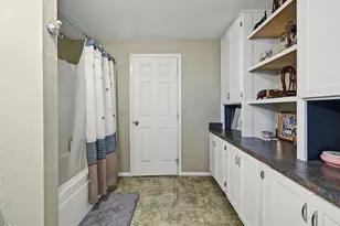 2460 Redwood Dr, Klamath Falls, OR 97601 - Photo 32