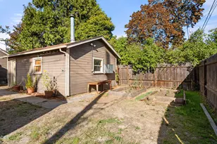 911 SW I St, Grants Pass, OR 97526 - Photo 18
