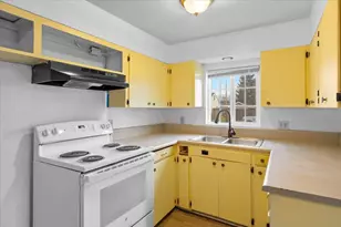 415 Summit Ave, Medford, OR 97501 - Photo 10