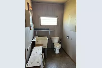 785 Rogue River Highway, Grants Pass, OR 97527 - Photo 14