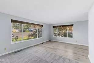 241 NE Savage St, Grants Pass, OR 97526 - Photo 8