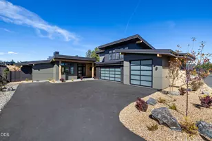 3142 NW Crossing Dr, Bend, OR 97703 - Photo 2