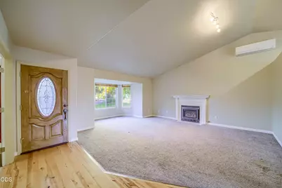 2120 NW Ivy Avenue, Redmond, OR 97756 - Photo 2
