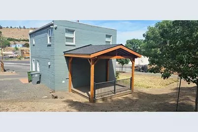 316 SW 1st Street, Madras, OR 97741 - Photo 2