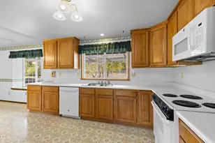 259 Queens Branch Rd, Rogue River, OR 97537 - Photo 12