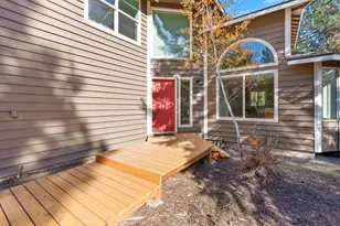 20886 King David Ave, Bend, OR 97702 - Photo 2