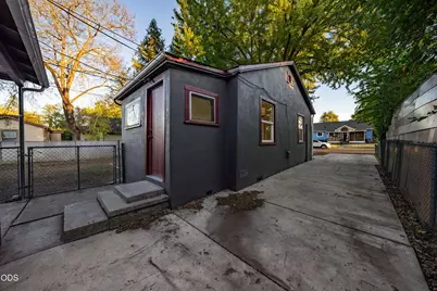 842 W 13th Street, Medford, OR 97501 - Photo 28