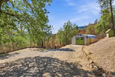 18525 E Evans Creek Road, Rogue River, OR 97537 - Photo 6